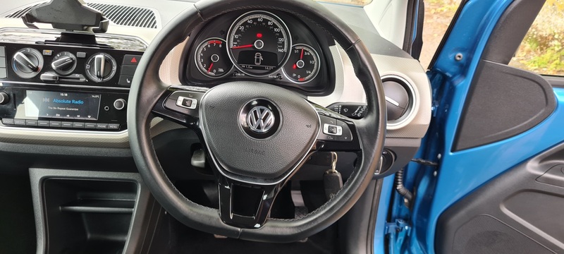 VOLKSWAGEN UP